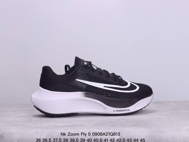 公司级nk Zoom Fly 5超轻休闲缓震碳板跑步鞋 外围搭載轻量级sr02泡棉载体.中底zoomx泡棉. 鞋面采用轻盈网眼设计.鞋垫与原厂一致采用zoomx