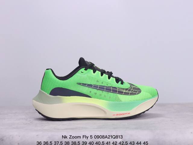 公司级nk Zoom Fly 5超轻休闲缓震碳板跑步鞋 外围搭載轻量级sr02泡棉载体.中底zoomx泡棉. 鞋面采用轻盈网眼设计.鞋垫与原厂一致采用zoomx