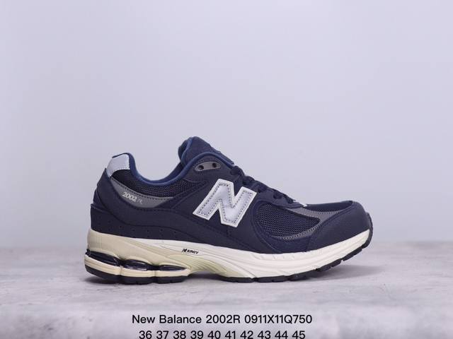 真标new Balance 2002R 复古单品 热门复古鞋型new Balance 2002R，近日又曝出一款全新配色并释出官图。整双鞋采用棕色和米色主打，非