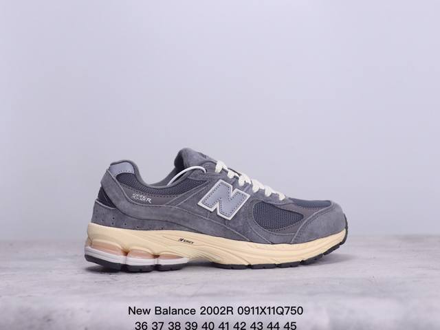 真标new Balance 2002R 复古单品 热门复古鞋型new Balance 2002R，近日又曝出一款全新配色并释出官图。整双鞋采用棕色和米色主打，非