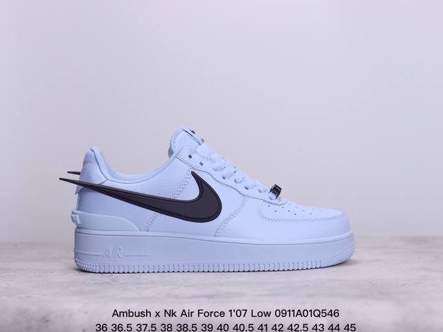 Ambush X Nk Air Force 7 Low 联名款 空军大勾 低帮休闲板鞋 鞋面采用了优质原厂皮革，标志性的 Swoosh 延伸至鞋跟之外，鞋舌和鞋