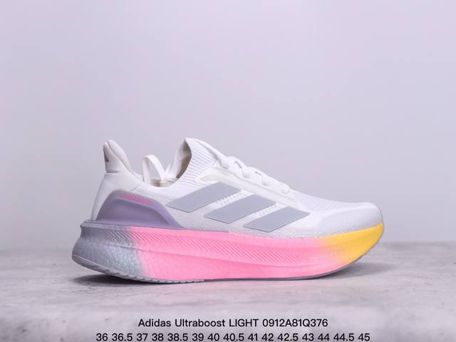 公司级阿迪达斯adidas Ultraboost Light 全掌爆米花休闲运动跑鞋。采用网材搭配反光皮革鞋面，配上stretchweb网格外底和boost中底