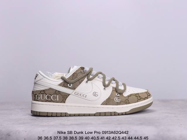 耐克 Nike Sb Dunk Low Pro 复古低帮休闲运动滑板板鞋。采用脚感柔软舒适zoomair气垫，有效吸收滑板等极限运动在落地时带来的冲击力，为街头