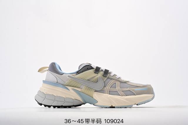 Nike 耐克 V2K Run 减震防滑 复古低帮运动跑步鞋 超火复古跑鞋，采用太空革组合呼吸网眼布鞋面材质，搭载正确4层组合底模，嵌入tpu加固稳定模块,双层