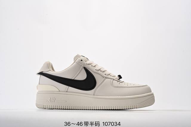 真标耐克nike Air Force 1‘07 空军一号低帮百搭休闲运动板鞋。柔软、弹性十足的缓震性能和出色的中底设计，横跨复古与现代的外型结合，造就出风靡全球