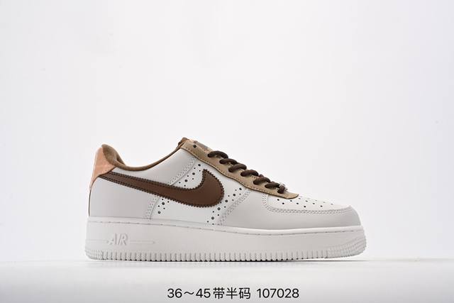 真标耐克nike Air Force 1‘07 空军一号低帮百搭休闲运动板鞋。柔软、弹性十足的缓震性能和出色的中底设计，横跨复古与现代的外型结合，造就出风靡全球