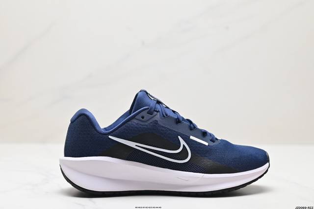 公司级耐克nike Downshifter 13 网面透气 舒适减震 防滑耐磨跑鞋 登月13代 非凡体验,轻盈舒适。专为实现舒适畅跑而打造, 采用出色鞋面, 巧