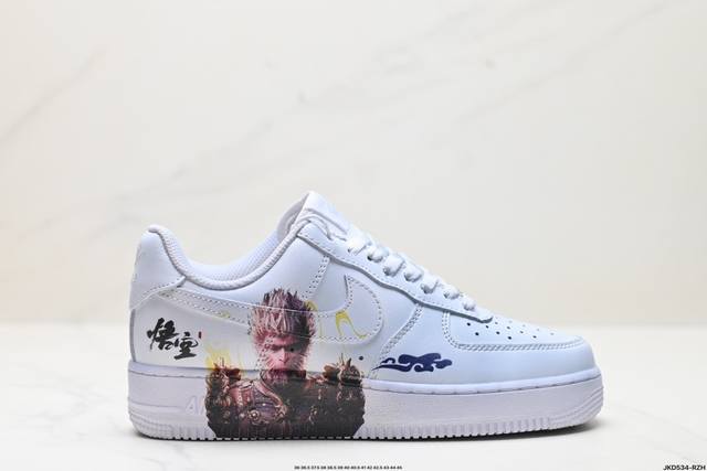 公司级耐克nike Air Force 1‘07 空军一号低帮百搭休闲运动板鞋。柔软、弹性十足的缓震性能和出色的中底设计，横跨复古与现代的外型结合，造就出风靡全