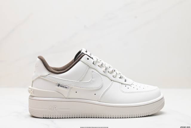 公司级ambush X Nk Air Force 1‘07 Low Sp 空军一号联名标志性的swoosh延伸至鞋跟之外 鞋舌和鞋垫上印有ambush品牌标志