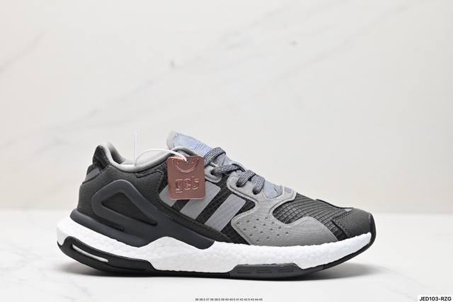 公司级adidas Day Jogger 日行者 原楦型数据开发纸版 网材鞋面搭配合成绒面革饰面 中底嵌入全掌boost爆米花缓震颗粒材质,棉质脚感体验科技全副