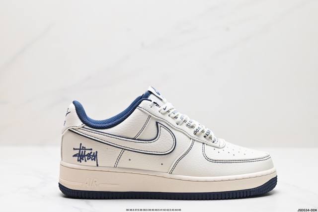 公司级nike Air Force 1 Low 耐克 空军一号 低帮 白紫 整双鞋以纯白air Forcex 1为蓝本，鞋身辅以紫色点缀，绝对是百搭利器般的存在