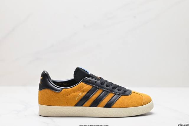 公司级adidas Originals Gazelle W 三叶草休闲防滑耐磨低帮板鞋 鞋头出色设计 塑就出众贴合感 稳固的后跟贴合足部曲线设计 软弹舒适 不易