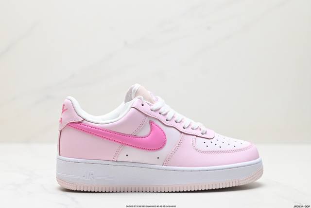 公司级耐克nike Air Force 1'07 空军一号低帮百搭休闲运动板鞋。柔软、弹性十足的缓震性能和出色的中底设计，横跨复古与现代的外型结合，造就出风靡全