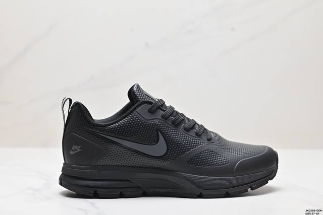 公司级耐克nike Zoom Pegasus 26X 登月透气缓震疾速跑鞋。在鞋底部分，搭载全掌型zoom Air配置，锐意革新缓震系统，缔造平稳顺畅的自然步履