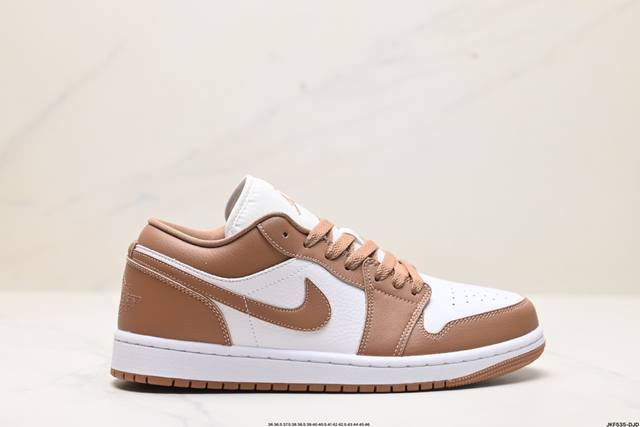 公司级nike Air Jordan 1 Low Aj1乔1低帮休闲板鞋 同步官方配色 头层皮打造 正确满胶鞋垫 四线拉帮 原厂织唛标 鞋舌高弹海绵填充 官方货