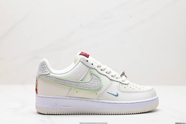 真标耐克nike Air Force 1 Low 空军一号低帮百搭休闲运动板鞋。柔软、弹性十足的缓震性能和出色的中底设计，横跨复古与现代的外型结合，造就出风靡全 - 点击图像关闭