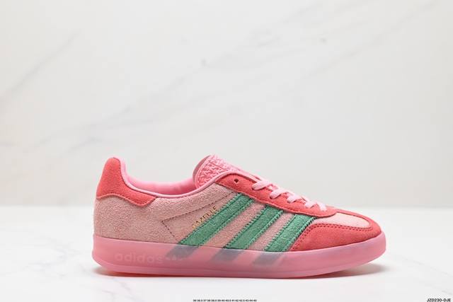 公司级adidas Originals Gazelle Indoor 三叶草休闲防滑耐磨低帮板鞋 鞋头出色设计 塑就出众贴合感 稳固的后跟贴合足部曲线设计 软弹