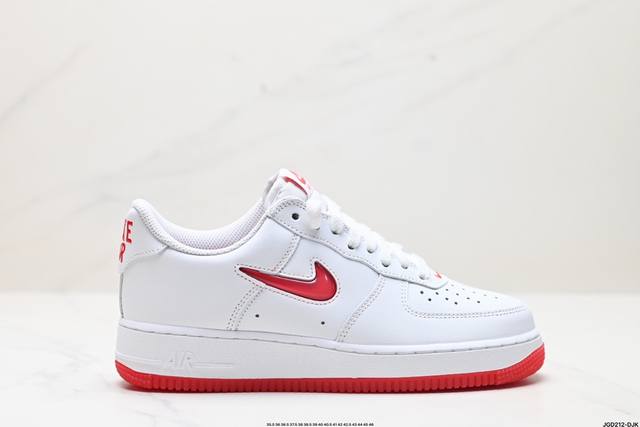 公司级耐克nike Air Force 1 Low 空军一号低帮百搭休闲运动板鞋。柔软、弹性十足的缓震性能和出色的中底设计，横跨复古与现代的外型结合，造就出风靡