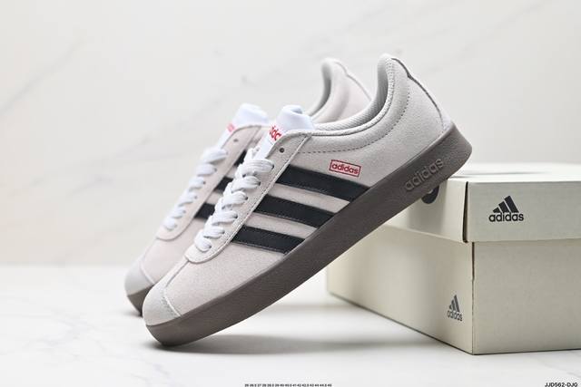 公司级阿迪达斯 Adidas Vl Court Classic Shoes 运动休闲板鞋德训鞋 T头鞋 这款adidas经典运动鞋，以经典造型塑就百搭风格。灵感