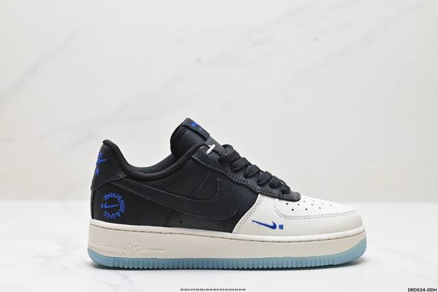 真标耐克nike Air Force 1‘07 空军一号低帮百搭休闲运动板鞋。柔软、弹性十足的缓震性能和出色的中底设计，横跨复古与现代的外型结合，造就出风靡全球