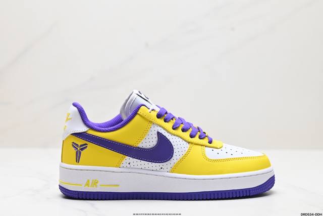 真标耐克nike Air Force 1‘07 空军一号低帮百搭休闲运动板鞋。柔软、弹性十足的缓震性能和出色的中底设计，横跨复古与现代的外型结合，造就出风靡全球