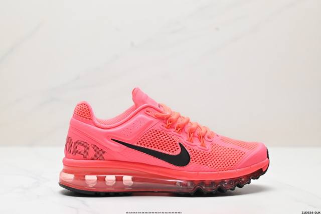 公司级nike Air Max 2013 联名气垫跑鞋 整体依旧以stussy标志性的麻布编织材质覆盖 鞋身大面积采用了网眼材质为主 并且后跟部分还带有反勾sw