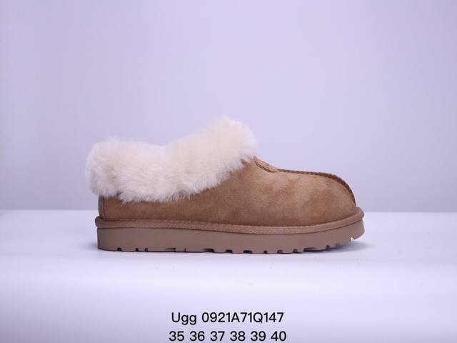 Ugg 厚底秋冬羊皮毛一体雪地靴 皮料生产 羊绒鞋垫 冬季保暖外出 家居都是很适合的选择 进年uug推出款式系列 局部偏向年轻消费者喜好 也走到时尚潮流穿搭的前