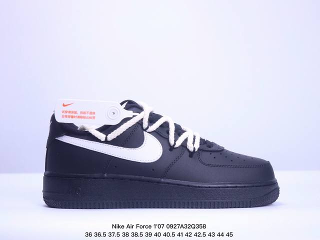 熊猫解构”订制空军一号板鞋 该定制版球鞋选用原鞋款为nike Air Force 1'07 空军一号低帮休闲板鞋，整体配色以黑白色为主，解构风格， 增加个性的同