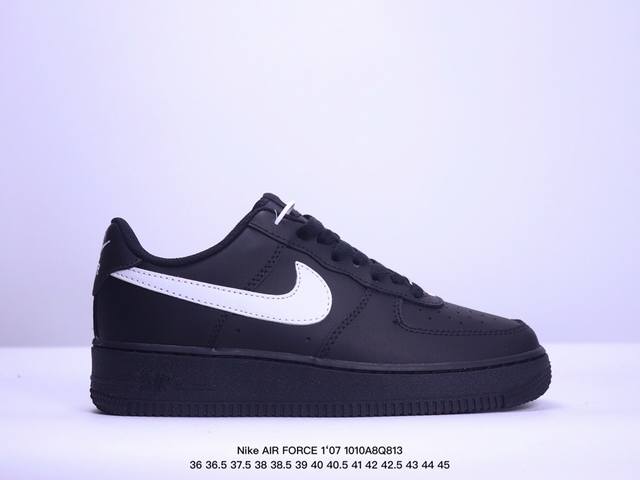 真标耐克nike Air Force 1‘07 空军一号低帮百搭休闲运动板鞋。柔软、弹性十足的缓震性能和出色的中底设计，横跨复古与现代的外型结合，造就出风靡全球