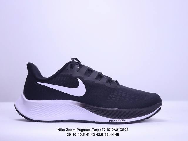 Nike Zoom Pegasus Turpo37 登月跑鞋 37代透气缓震疾速跑鞋 采用透气网眼鞋面搭配外翻式鞋口，为脚跟区域营造出色舒适度，而在鞋底部分，搭