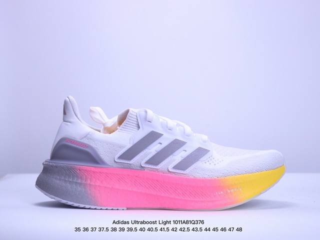 公司级阿迪达斯adidas Ultraboost Light 全掌爆米花休闲运动跑鞋。采用网材搭配反光皮革鞋面，配上stretchweb网格外底和boost中底