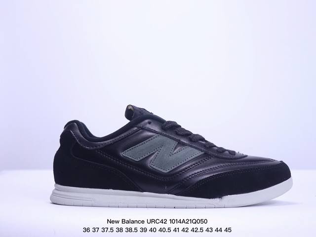 公司级new Balance Urc42 Nb复古跑鞋 绒布拼接舒适耐磨跑步鞋限定 以更纯粹的复古风格设计打造的全新造型 侧身还以解构设计 将 N 字标志以做旧