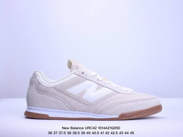 公司级new Balance Urc42 Nb复古跑鞋 绒布拼接舒适耐磨跑步鞋限定 以更纯粹的复古风格设计打造的全新造型 侧身还以解构设计 将 N 字标志以做旧