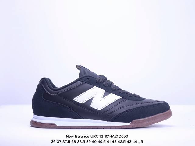 公司级new Balance Urc42 Nb复古跑鞋 绒布拼接舒适耐磨跑步鞋限定 以更纯粹的复古风格设计打造的全新造型 侧身还以解构设计 将 N 字标志以做旧