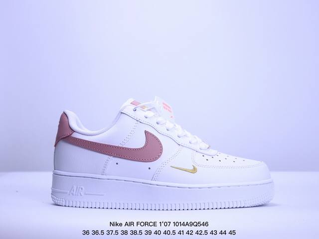 真标耐克nike Air Force 1‘07 空军一号低帮百搭休闲运动板鞋。柔软、弹性十足的缓震性能和出色的中底设计，横跨复古与现代的外型结合，造就出风靡全球