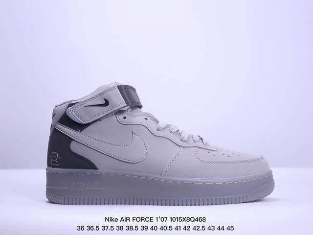 福利特价带半码耐克nike Air Force 1‘07 空军一号低帮百搭休闲运动板鞋。柔软、弹性十足的缓震性能和出色的中底设计，横跨复古与现代的外型结合，造就