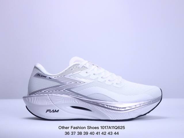 采用软质移膜皮革材质，轻量eav发泡橡胶大底，公版系列other Fashion Shoes系带低帮休闲运动鞋。 类型：男女鞋 码数：36 37 38 39 4