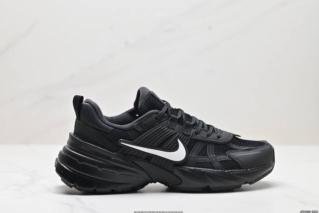 公司级耐克NIKE V2K RUN跑步鞋复古风潮 网面透气运动鞋 灰银紧致的鞋面材质提供良好的包裹性鞋侧 Swoosh以及鞋头部分搭配增添不少亮点的镀铬细节鞋垫