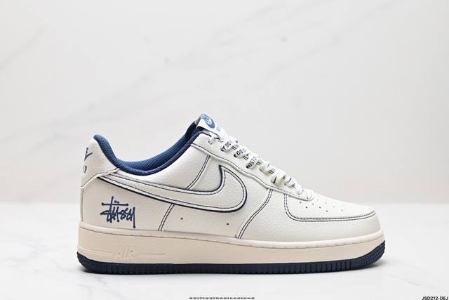 公司级Nike Air Force 1 Low 耐克 空军一号 低帮 白紫 整双鞋以纯白Air Forcex 1为蓝本，鞋身辅以紫色点缀，绝对是百搭利器般的存在