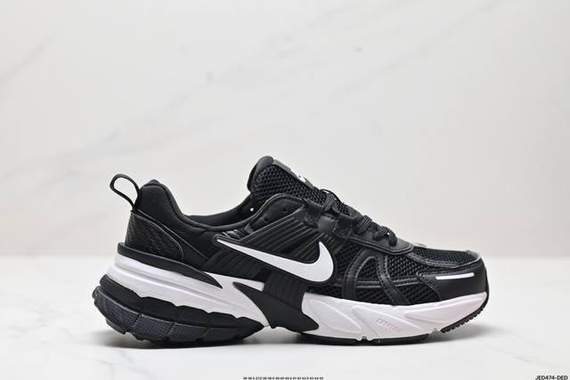 公司级耐克NIKE V2K RUN跑步鞋复古风潮 网面透气运动鞋 灰银紧致的鞋面材质提供良好的包裹性鞋侧 Swoosh以及鞋头部分搭配增添不少亮点的镀铬细节鞋垫