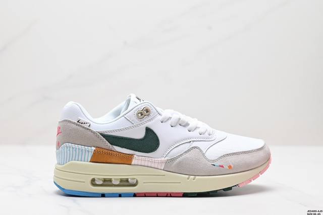 公司级Nike Air Max 1 耐克气垫 缓震 耐磨运动鞋 鞋身材质均选择皮革 织物 麂皮多种材质覆盖 保证质感的前提下 层次感也相当不错 带有开窗式 Ai