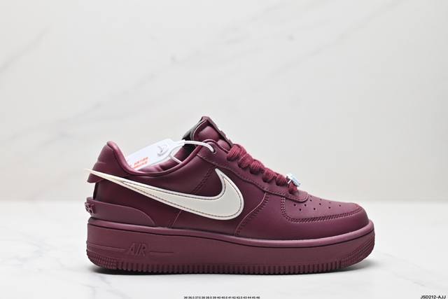 公司级Ambush x Nk Air Force 1‘07 Low ”Phantom“ 联名款 空军一号低帮休闲板鞋 #鞋款鞋身以及内衬均采用了纯色皮革打造，标