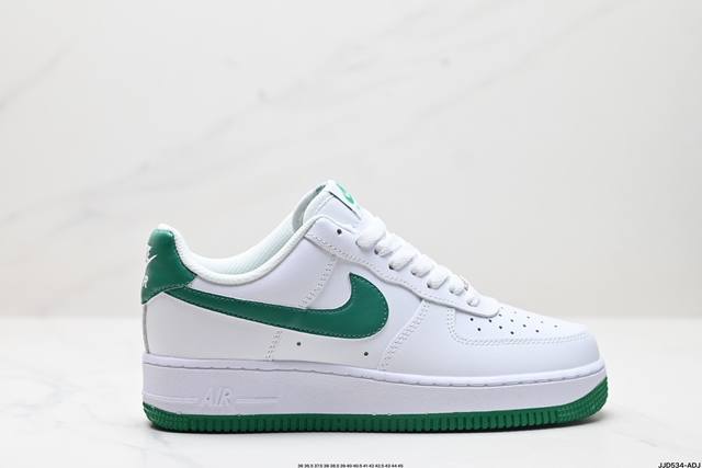 真标耐克Nike Air Force 1 Low 空军一号低帮百搭休闲运动板鞋。柔软、弹性十足的缓震性能和出色的中底设计，横跨复古与现代的外型结合，造就出风靡全