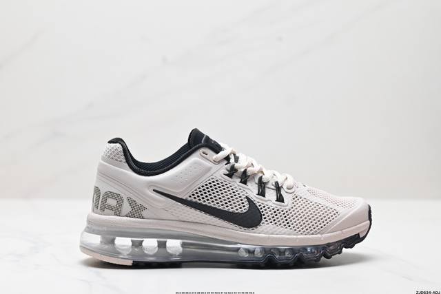 公司级Nike Air Max 2013 联名气垫跑鞋 整体依旧以Stussy标志性的麻布编织材质覆盖 鞋身大面积采用了网眼材质为主 并且后跟部分还带有反勾Sw