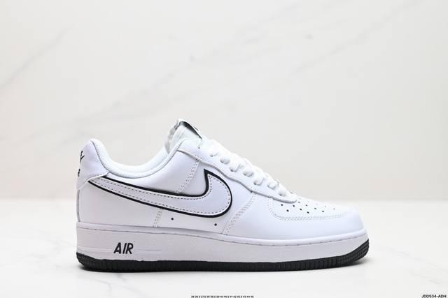 真标耐克Nike AIR FORCE 7 空军一号低帮百搭休闲运动板鞋。柔软、弹性十足的缓震性能和出色的中底设计，横跨复古与现代的外型结合，造就出风靡全球三十多