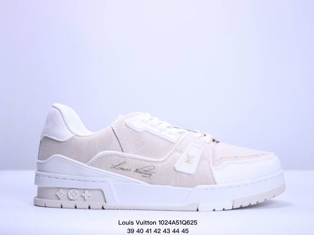 Louis Vuitton Trainer Sneaker 路易威登低帮休闲鞋 艺术总监 Virgil Abloh 设计的路易威登手写标识则于侧面彰显品牌格调.