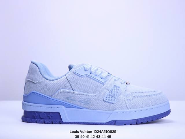 Louis Vuitton Trainer Sneaker 路易威登低帮休闲鞋 艺术总监 Virgil Abloh 设计的路易威登手写标识则于侧面彰显品牌格调.