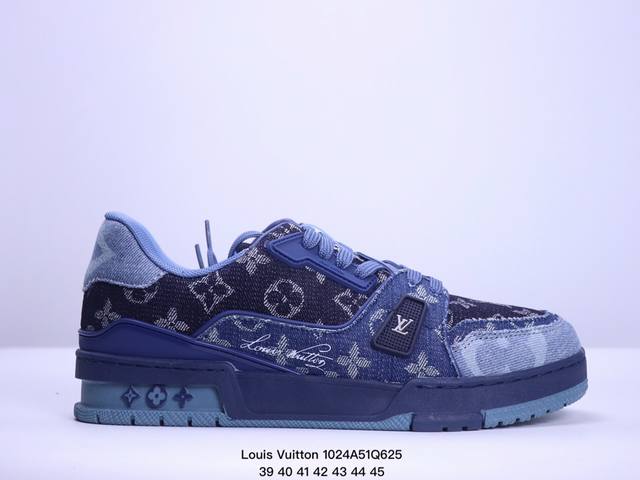 Louis Vuitton Trainer Sneaker 路易威登低帮休闲鞋 艺术总监 Virgil Abloh 设计的路易威登手写标识则于侧面彰显品牌格调.