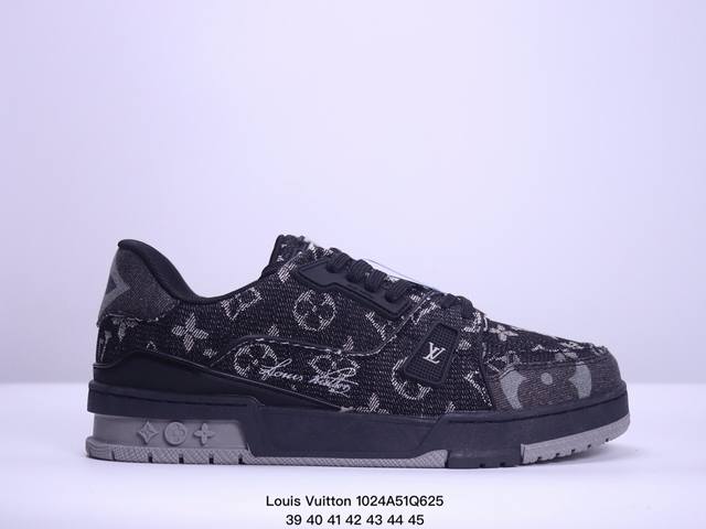 Louis Vuitton Trainer Sneaker 路易威登低帮休闲鞋 艺术总监 Virgil Abloh 设计的路易威登手写标识则于侧面彰显品牌格调.