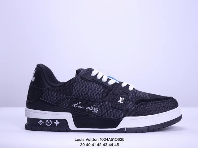 Louis Vuitton Trainer Sneaker 路易威登低帮休闲鞋 艺术总监 Virgil Abloh 设计的路易威登手写标识则于侧面彰显品牌格调.